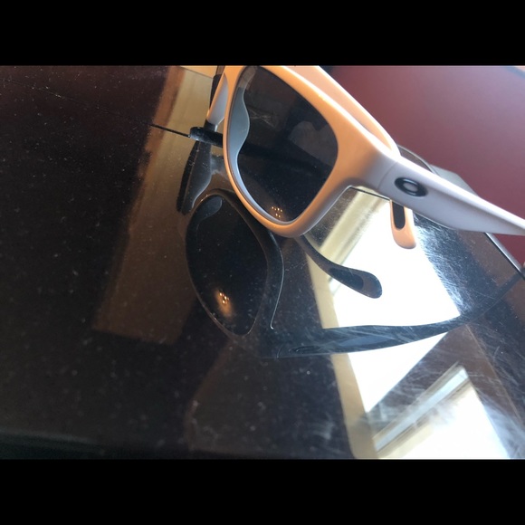 Men’s White Oakley Sunglasses - Picture 3 of 4
